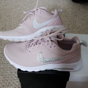 Womens size 8 nike air shoes